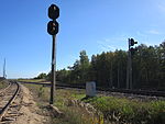 Skats posteņa (Grīvas) virzienā. Pa labi Eglaines—Daugavpils līnija. Redzams ieejas luksofors PL — pāra no Ļubestes