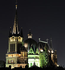 View from west-south-west at night Aachener Dom bei Nacht.jpg