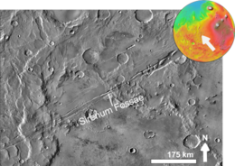 Крупным планом вид восточной части Sirenum Fossae на основе дня THEMIS.png