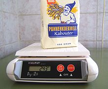 Digital kitchen scale, a strain gauge scale Digi-keukenweegschaal1284.JPG