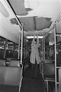 vernield interieur bus 303 waarna bus terzijde gesteld werd voor afvoer in 1981