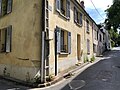 Au coin de la rue Auguste-Renoir, à Louveciennes.