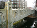 Die denkmalgeschützte Dreyerstraßenbrücke über die Leine
