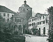 Brunnenhalle davanti alla Porta della Torre (1895)