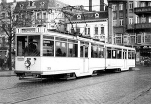 LHB-Triebwagen mit einem Wismar-Beiwagen am Berliner Tor