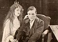 Escena de Love Without Question (1920), con Olive Tell y James W. Morrison