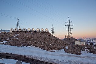 „Butoaie” lângă stația Garabashi, la 3.700 m