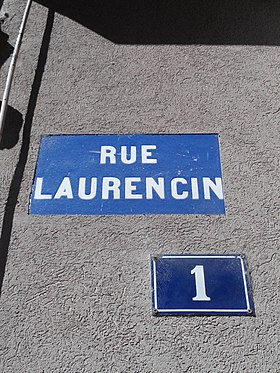 Voir la plaque.