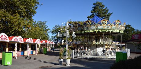 Nöjesparken med tivolit i Parken Zoo.