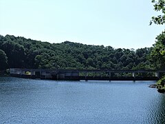 Le barrage vu depuis le nord.