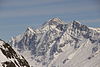 v. l. n. r. Sattelhorn, Aletschhorn und Schinhorn. Das Distlighorn ist die dunkle Gratschneide links vom Schinhorngipfel. Rechts vom Schinhorngipfel der Gratkopf Pt. 3657 m.