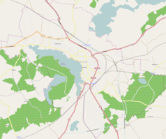 Mapa konturowa Szczecinka, w centrum znajduje się punkt z opisem „Parafia pw. Ducha Świętego w Szczecinku”