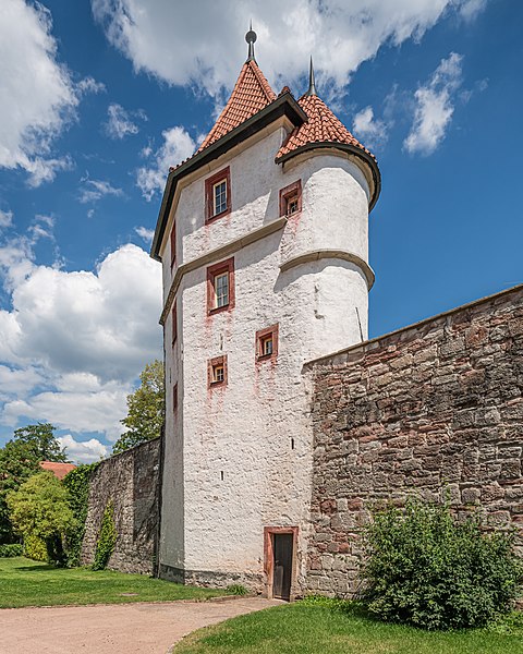 图为威廉斯堡的一座塔楼，位于德国的施马尔卡尔登。