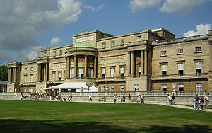 West facade of Buckingham Palace, seen from th...