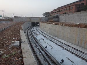 青山車両基地と接続する線路