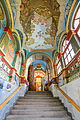 Escalier menant à l'église supérieure.