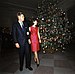 1962 г. Рождественская елка в вестибюле (официальный Белый дом) - Джек и Жаклин Кеннеди.