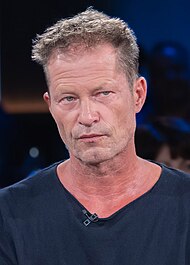 Til Schweiger: Leben, Gesellschaftliches Engagement, Kontroversen