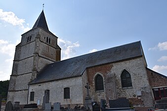 Vue latérale de l'église.