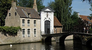 Le Bakkersrei, segment du lit naturel directement en aval du Lac d'Amour (en néerlandais : Minnewater) (ici à la hauteur du béguinage).