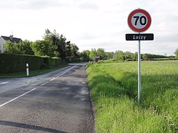 Signalisation de lieu-dit accompagné d'une limitation de vitesse, à Besny-et-Loizy, Aisne.