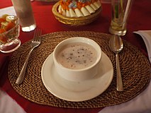 Bubur pulut hitam dengan santan di Bali, Indonesia.