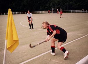 Salida lateral en un partido entre el Standard Athletic Club vs. British School of Paris (1996)