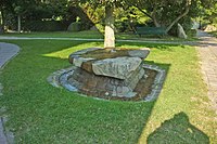 Brunnenstein (vorchristlicher Kultstein) auf dem Friedhof von St. Severin