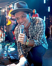Si Bruno Mars habang nagtatanghal sa Las Vegas, Nevada noong 19 Setyembre 2010.
