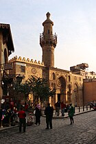 Vista general de la mezquita, desde la calle.