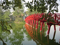 Pont du soleil levant sur le lac Hoan Kiem