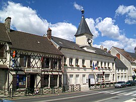 The town hall in Fleurines