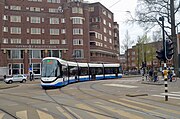 Lijn 5 met 15G-tram op het Roelof Hartplein; april 2021.