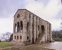 A gêxa de Sànta Màia de Naranco, pàrte do patrimònio de l'umanitæ de l'àrte asturiànn-a.