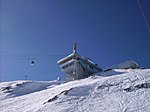 Toppstation (2292 m) på slovenska sidan av den gränsöverskridande skidanläggningen Kanin-Sella Neva.