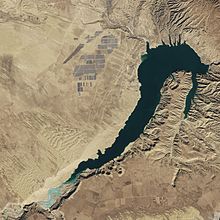 Satellite picture of the Longyangxia Dam reservoir and solar power park. Longyangxia oli 2017005 lrg.jpg