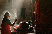 Madurai Meenakshi temple prayer.jpg