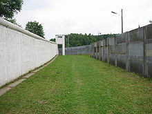 Preserved section of the border between East Germany and West Germany called the "Little Berlin Wall" at Modlareuth Moedlareuth Museum 2002b.jpg