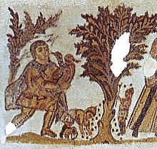Détail de la mosaïque montrant un personnage portant deux canards vivants et deux personnages occupés à cueillir des olives