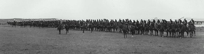 Agents de la Police montée du Nord-Ouest, lors d'une visite royale, 1901.