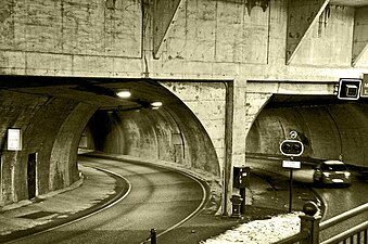 Tunnelportalen ved O. J. Brochs gate under Puddefjordsbroen.