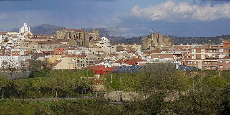 File:Plasencia-view-1.jpg