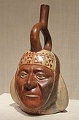 Vas-portret moche al unui conducător; al culturii moche; 100 î.Hr.-500 d.Hr.; ceramică și pigmenți; Institutul de Artă din Chicago (SUA)