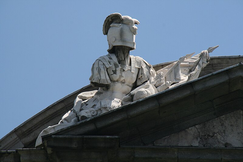 Archivo:Puerta de Alcalá-Escudos-04 (oeste).JPG