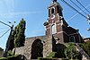 De overblijfselen van militaire architectuur, inclusief de arcade die toegang tot de kerk van Saint-Hubert geeft en de oude begraafplaats te Haccourt. Het standbeeld van het Heilige hart (Sacré-choeur) en de vazen, die werden geplaatst zonder officiële toestemming, niet meegerekend