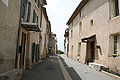 Rue de la partie plus récente du bourg.