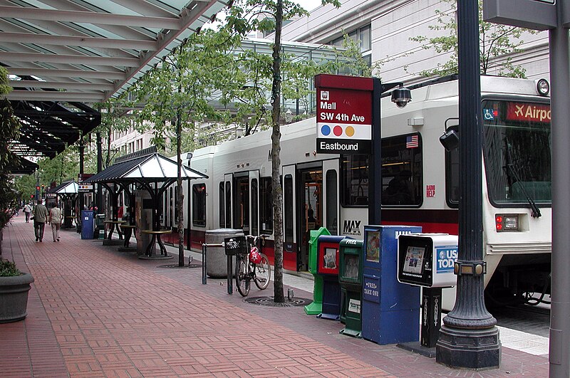 Portland MAX (Wikimedia)