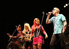 The B-52's v roce 2008, zleva: Keith Strickland, Cindy Wilson, Kate Pierson a Fred Schneider