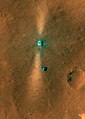 MRO在南部烏托邦平原拍攝到中國的天問一號着陸器（中上）和祝融號火星車（中下）。