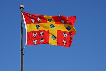 Drapeau de l'Université Laval, à Québec. Le 8 décembre est la date anniversaire de l'institution. (définition réelle 3 054 × 2 036)